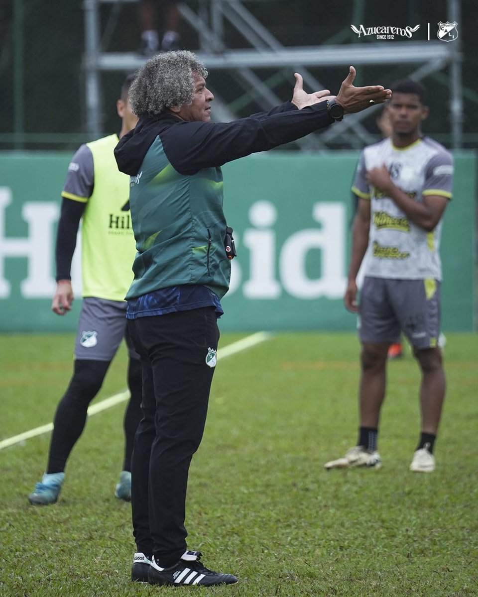 DeportivoCaliCP's tweet photo. Ni la lluvia nos detiene. ☔⚽️
Nuestro Deportivo Cali entrena con el corazón y la convicción intacta.
#VamosCali 💚
#OrgulloAzucarero https://t.co/Rszhd7n9WP
