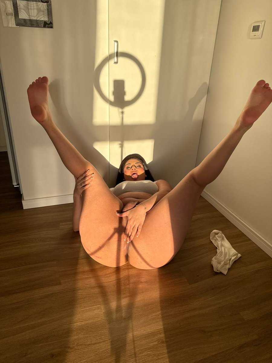 TSamylia0's tweet photo. Put your cock inside my wet ass 😍 https://t.co/9sroul4Y4J