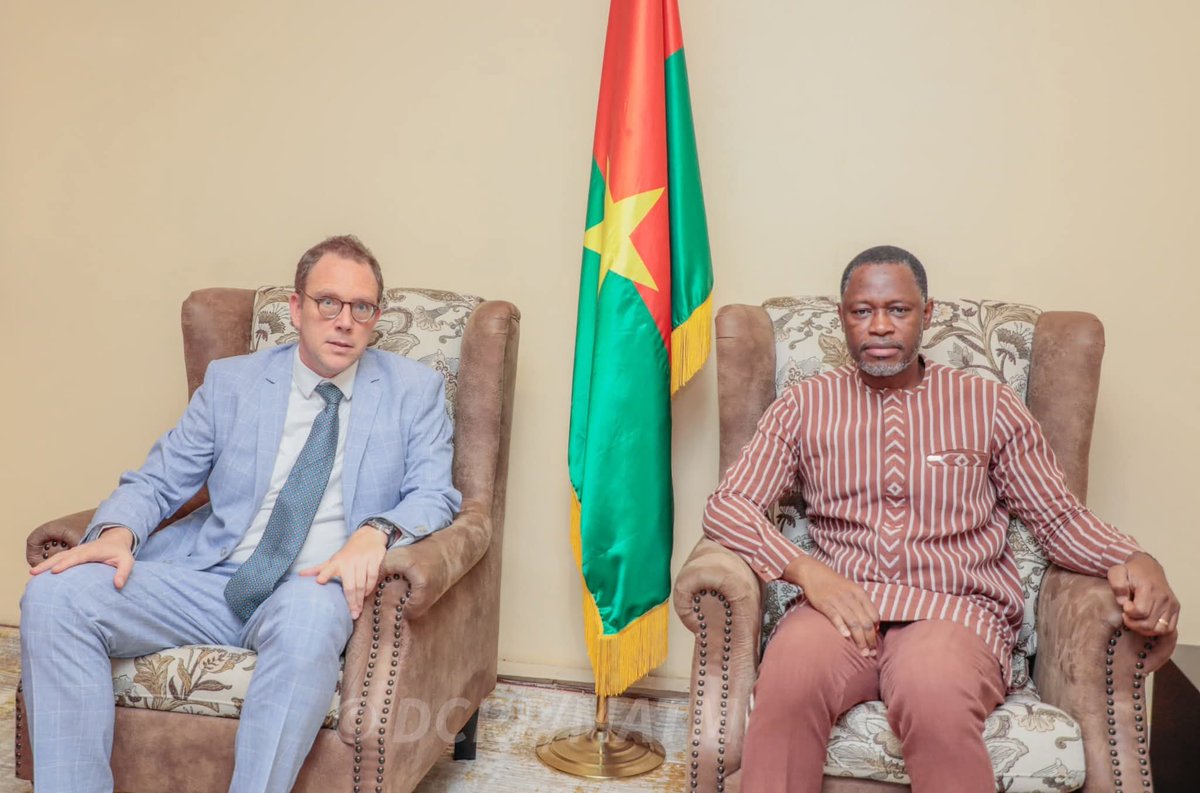 MATM_BF's tweet image. Le Ministre d’État, Emile ZERBO, a reçu S.E. Pieter Smidt Van GELDER, nouvel Ambassadeur du Royaume des Pays-Bas.
Une visite de courtoisie marquée par des échanges constructifs sur les projets de gouvernance locale et la consolidation du partenariat bilatéral.
#PaysBas #MATM