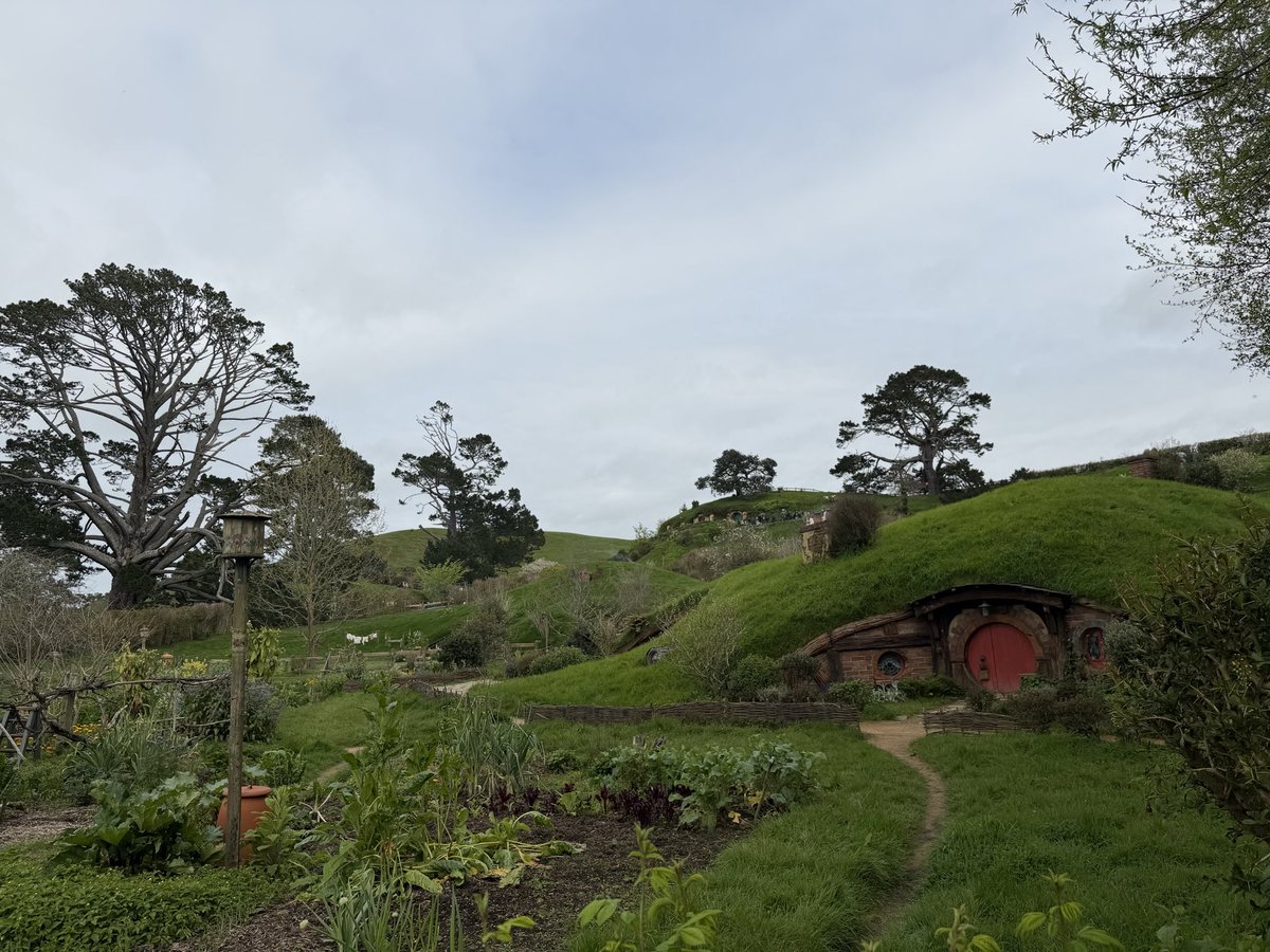 nouvamin's tweet image. Before any Thai media, there was LOTR for me… I’ve probably watched the movies 20 times already 😆😆😆
#PeterPansTinkerbell travels(?)