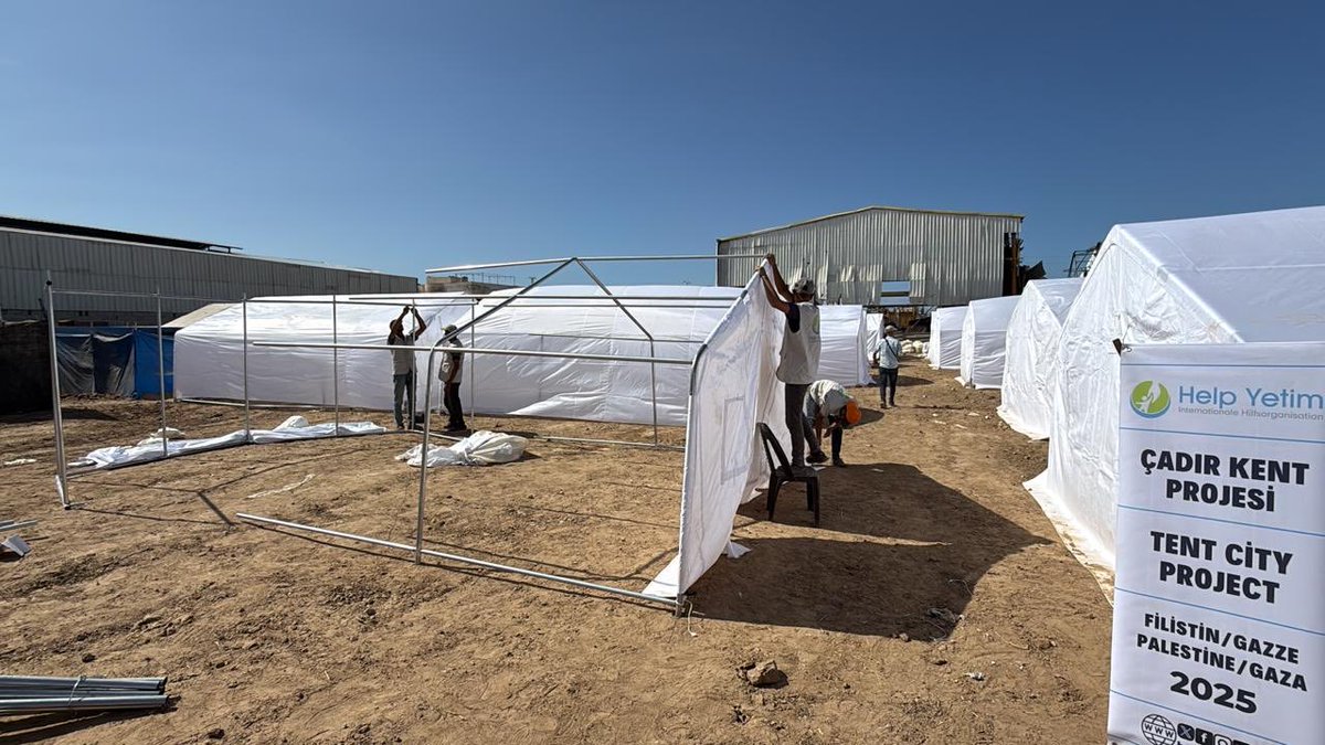 Gazze'de umudu inşa ediyoruz!
Hayırseverlerimizin destekleriyle, evleri yıkılmış ve zor durumda kalan aileler için hayati önem taşıyan çadır kent projemiz hızla ilerliyor. Bu güvenli sığınakta, özellikle dışarıda kalmış yetim çocuklarımız başta olmak üzere, en mağdur ailelere
