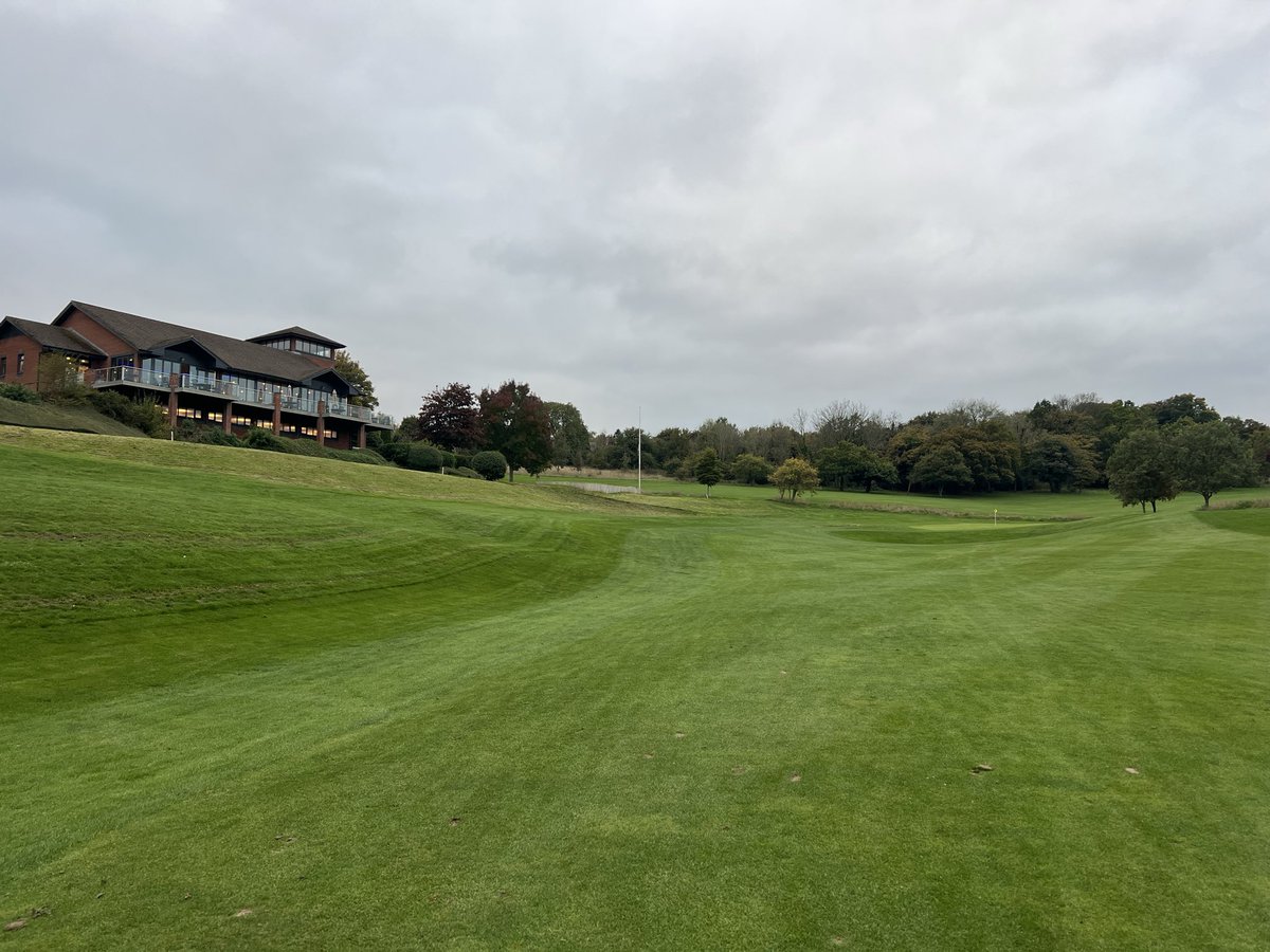 Very much enjoyed a return to <a href="/RoyalWinchGC/">Royal Winchester GC</a> today.  Super greens, calves have had a workout as well as my brain on the speed of greens 🤯. #golf