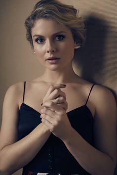 WriterWil's tweet photo. Happy birthday Rose McIver 🇳🇿
#RoseMcIver #actor #OnceUponATime #GhostsCBS #iZombie #AChristmasPrince #Hercules #ThePiano #PowerRangers #TheLovelyBones #MastersOfSex #PetalsOnTheWind #EddiesMillionDollarCookOff #JohnnyKapahala #Blinder #Daffodils #ThePrincessSwitch #NextExit https://t.co/lYW36MRqGU