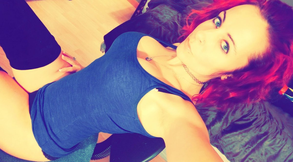 CandyAmira69's tweet photo. Ich hab heute das Gefühl, jemand braucht eine kleine Lektion... und ich bin eine sehr gründliche Lehrerin. 😉 Komm in meine DMs, wenn du lernen willst. #Bestrafung https://t.co/dpfqII9tRZ