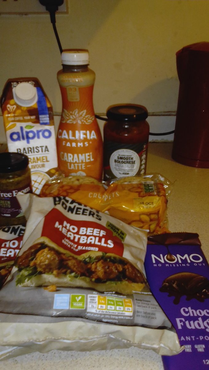 LibraryPlayer's tweet image. This week&apos;s Friday evening Sainsbury&apos;s and Asda shopping! 😀

(Bonus points if you spot the item I usually buy that&apos;s missing 🙀)

Plus another great sky in #Aberdeen this evening.
