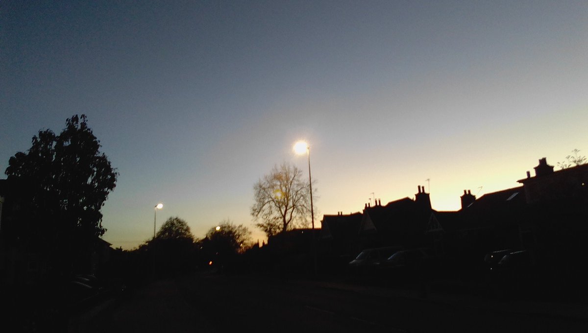 LibraryPlayer's tweet image. This week&apos;s Friday evening Sainsbury&apos;s and Asda shopping! 😀

(Bonus points if you spot the item I usually buy that&apos;s missing 🙀)

Plus another great sky in #Aberdeen this evening.