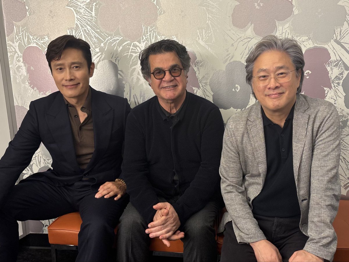 Worlds collide. IT WAS JUST AN ACCIDENT director Jafar Panahi with NO OTHER CHOICE director Park Chan-wook and star Lee Byung Hun.