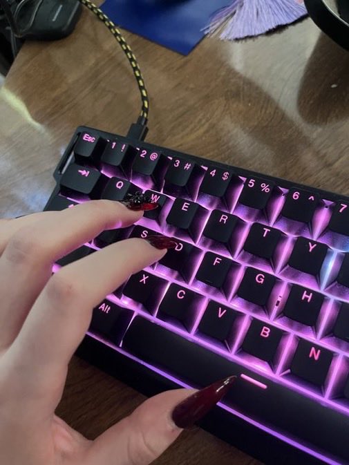 PiperrFN's tweet photo. Can a paypig pay for my nails I had an oopsie😔💔 https://t.co/UKsh1Yd8Vd