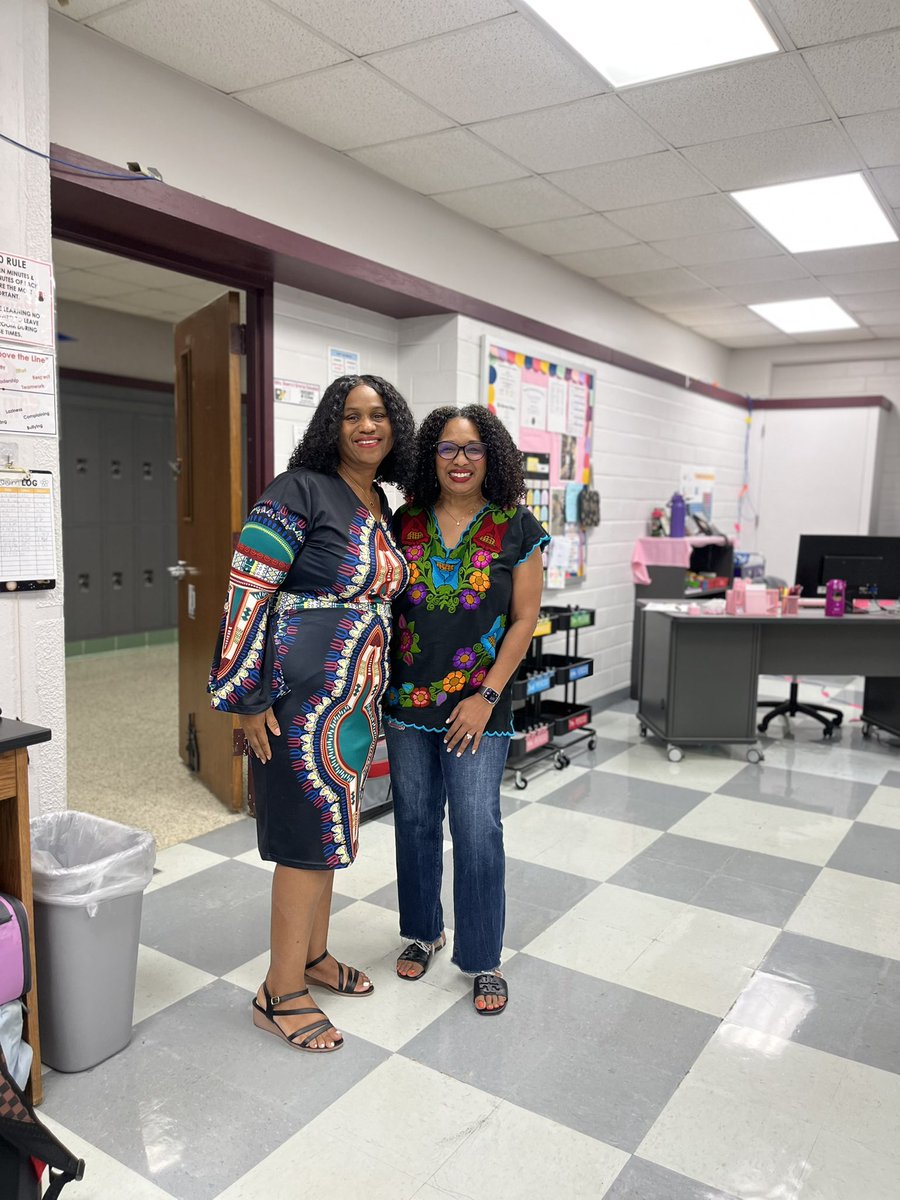We're celebrating #HispanicHeritageMonth by showcasing the beauty and diversity of Latin cultures through traditional outfits from across the Hispanic world! 🎉👗🕺
Each look tells a story — of pride, heritage, and vibrant traditions. 💫 #HHM #LatinoHeritage #Cultura