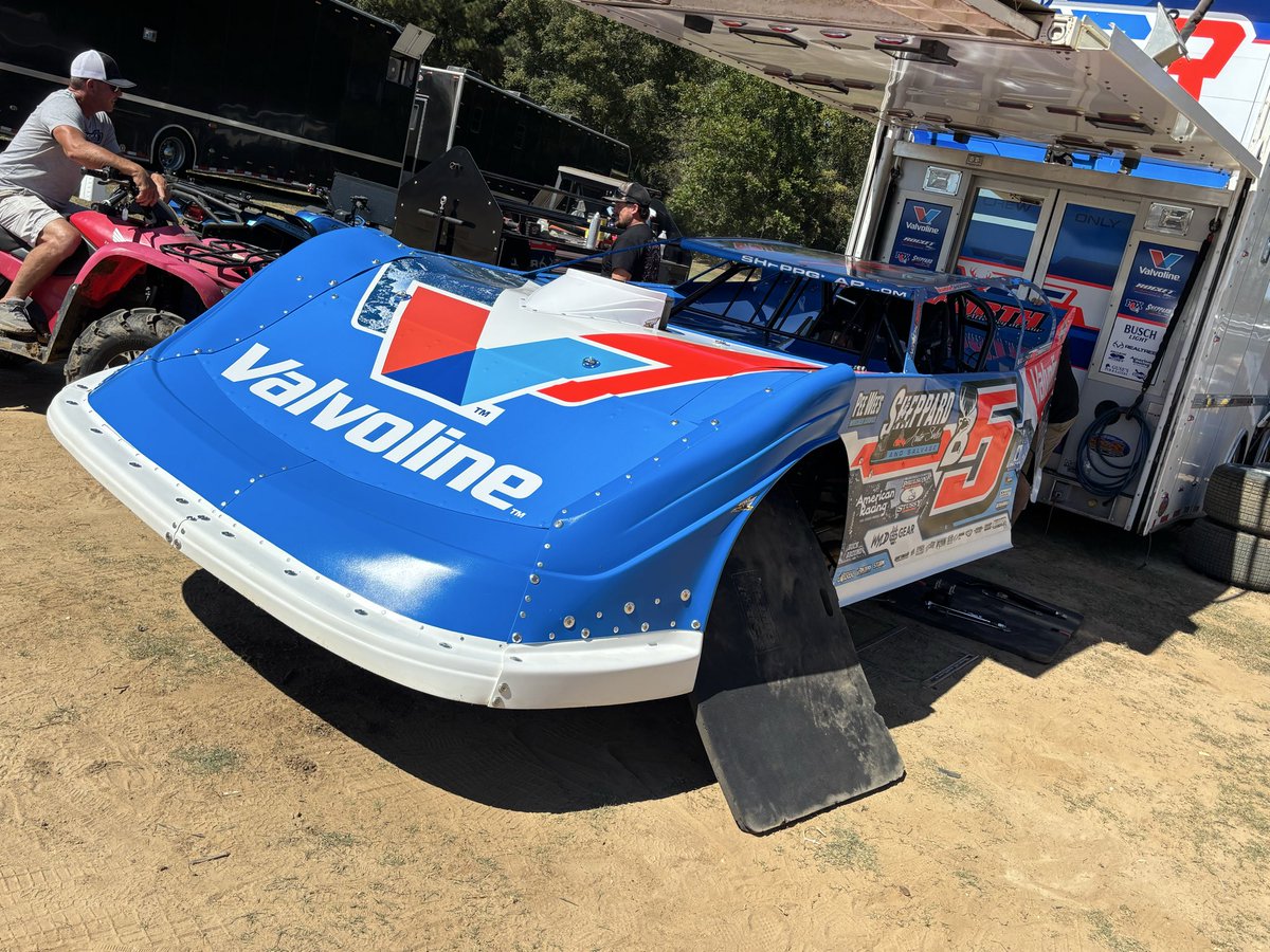 When it starts to get a little chilly around New Berlin, IL, that just means it's time to haul the B5 down to Louisiana!

<a href="/bsheppb5/">Brandon Sheppard</a> has two wins this year in the family car including one each with <a href="/MARSDirtRacing/">MARS Championship Series</a> and <a href="/SummerNationals/">DIRTcar Summer Nationals</a>.