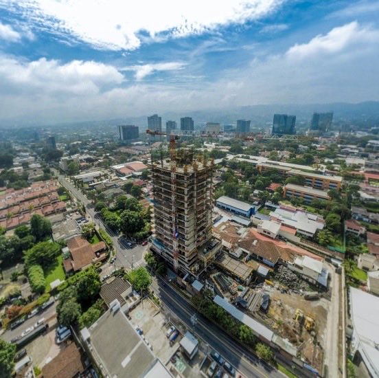 #Inversiones | El director ejecutivo del <a href="/COAMSS_OPAMSS/">COAMSS/ OPAMSS</a>, <a href="/LRodriguez_SV/">Luis Rodríguez</a>, junto a <a href="/PaolaBardiSV/">Paola Bardi de Acosta</a>, directora de la Dirección de Ordenamiento Territorial (DOT), realizó una visita técnica al proyecto Sentosa, que se ejecutará por un monto de $42 millones por parte de Inversiones