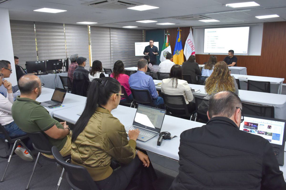 ❇️ #Capacitación: “La Inteligencia Artificial y los Derechos Humanos: formación crítica e instrumental” 💻📑🌐👥

Con el objetivo de fortalecer las competencias del personal de la #CEDHJ y promover el diálogo sobre el uso responsable de la tecnología en la defensa de los