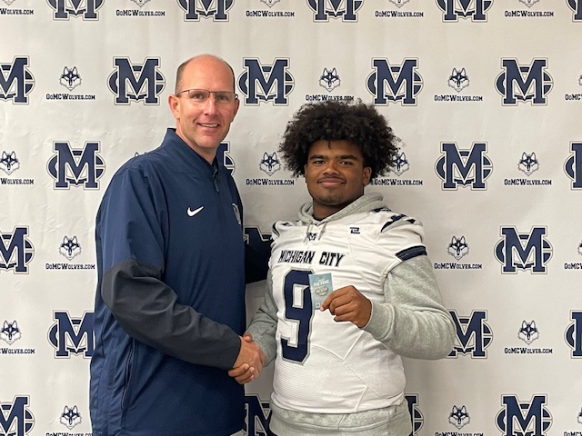 Thank you, Izaiah Gipson, for showing great sportsmanship and character while representing our community with class during our FB game vs. Portage!

<a href="/IHSAA1/">IHSAA</a>   
#ThisIsYourIHSAA 
#FaceofSportsmanship