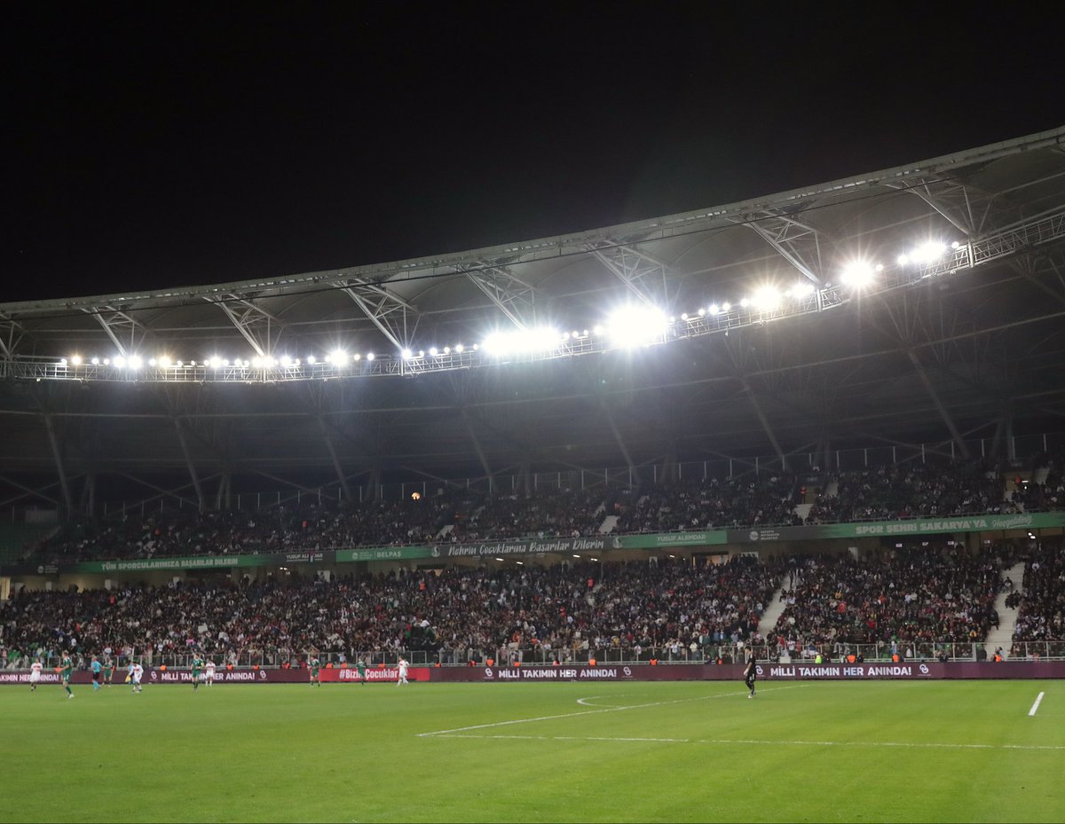 Yeni Sakarya Atatürk Stadyumu'nda bizimle olan ve  Ümit Millî Takımımızı maç sonuna kadar destekleyen tüm taraftarlarımıza ve Sakarya halkına teşekkür ederiz! 💪

#BizimÇocuklar 🇹🇷