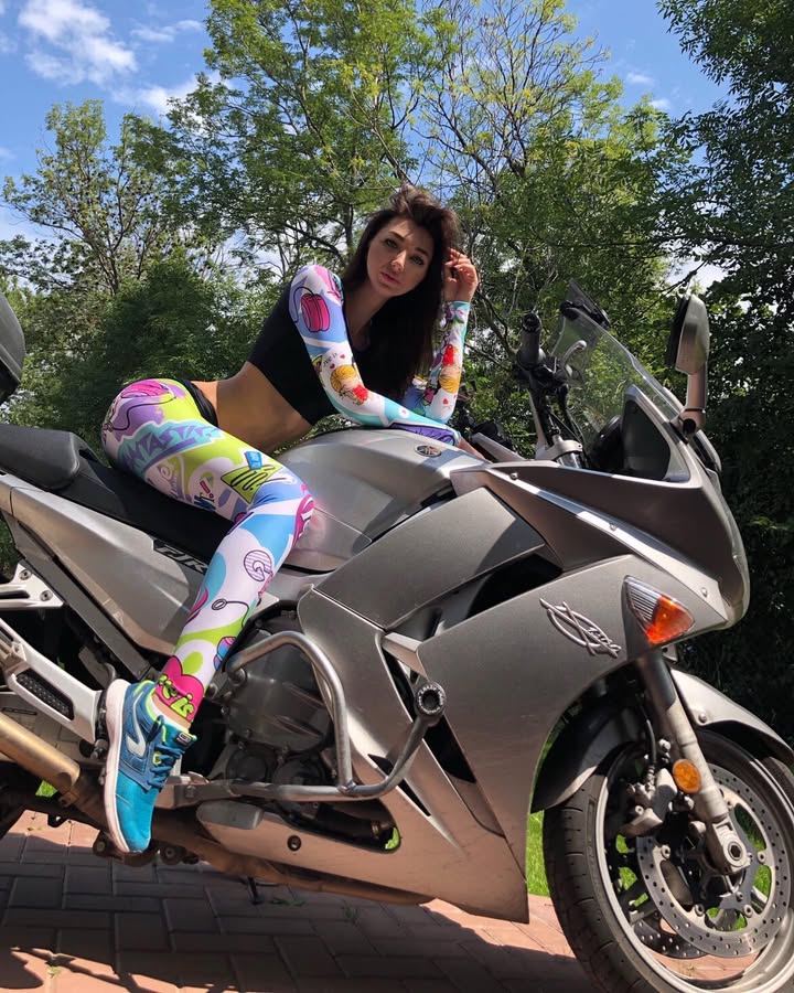 Benehinmidu's tweet image. Is the color of my motorcycle ugly?