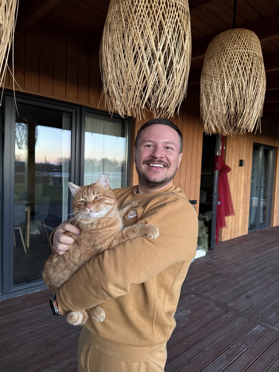 VovaTeslenko's tweet photo. Якщо не чути себе — світ стає надто гучним.
У Всесвітній день психічного здоров’я хочу продовжити тему з попереднього допису й нагадати: час для себе — це не примха чи розкіш, а частина турботи про внутрішній баланс. Лише дбаючи про себе, ми маємо сили дбати й про інших. 🌿💚 https://t.co/02uodCgoIq