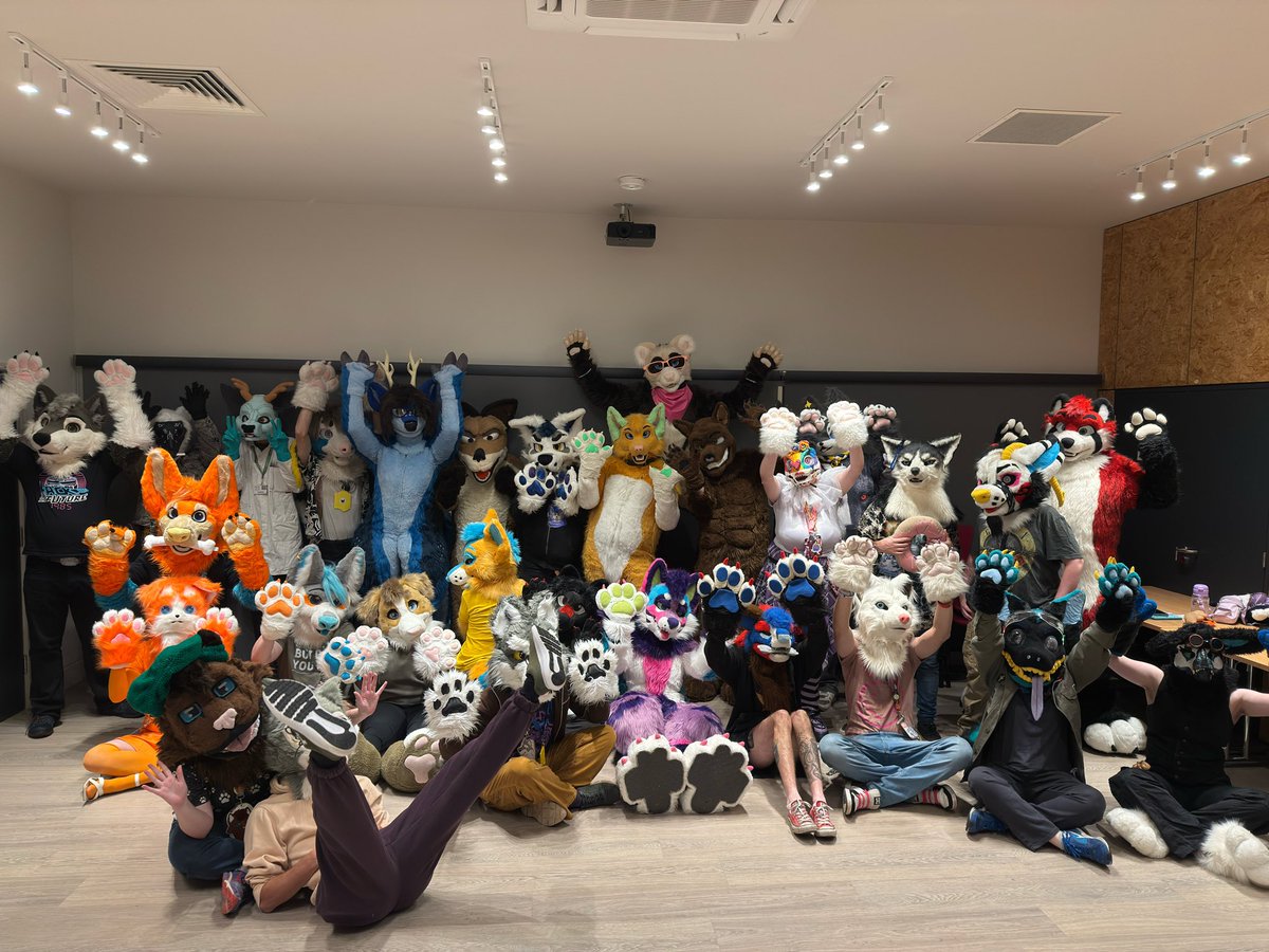 Happy #fursuitfriday everyone we hope you have all had an amazing week and hope your weekend goes fabulously.
