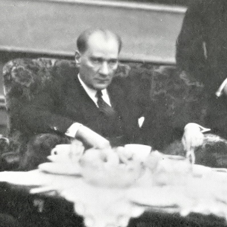 Merak etme, tek gözle de onların yine analarını s*keriz. — Trablusgarp