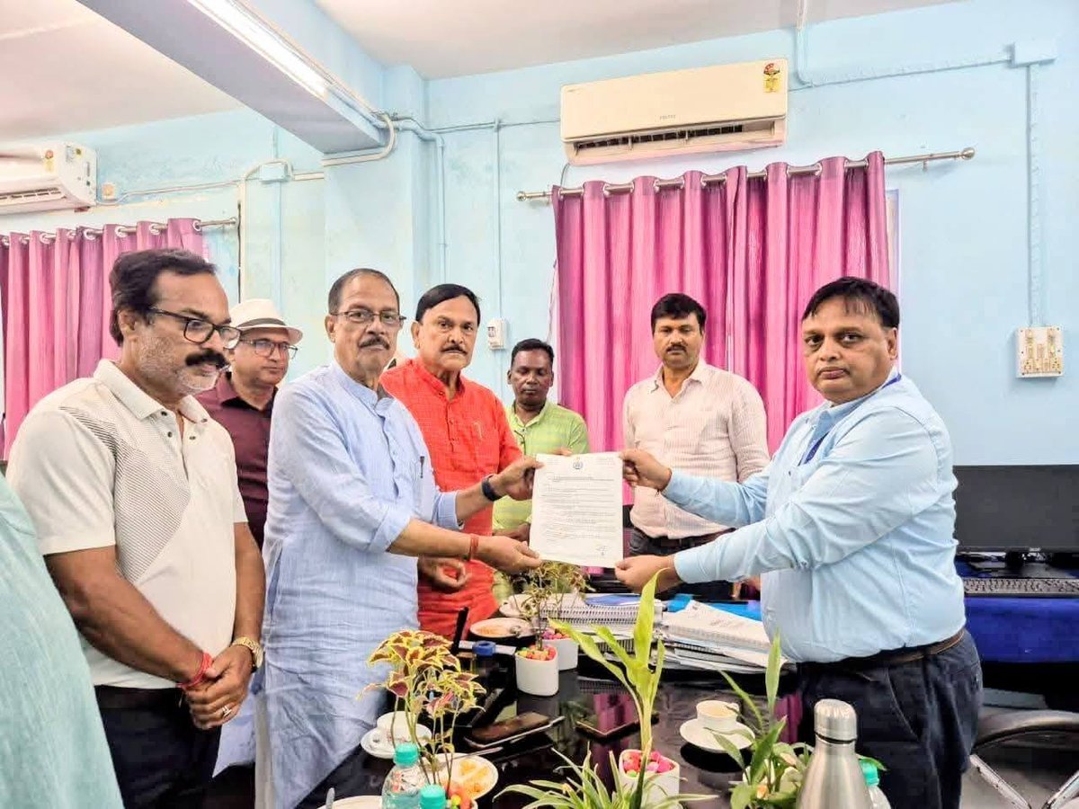 sisodia4all's tweet image. मुख्यमंत्री @MamataOfficial दीदी के आह्वाहन पर एवं राज्य कानून मंत्री @GhatakMoloy जी के    आदेशानुसार और उपस्थिति में ऑल इंडिया तृणमूल कांग्रेस झारखंड कमिटी के बैनर तले आज डीवीसी कार्यालय के घेराव के लिए जाते हुए।
#ManMadeDisaster by @damodarvalleyco