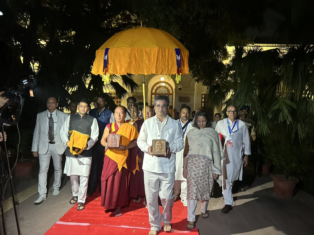 IbcWorldOrg's tweet image. With Chanting and prayers carried out by monks organised by #IBC and with DG @NMnewdelhi in the lead, Buddha’s Holy #Piprahwa Relics on their way with great reverence escorted with full religious sanctity and protocol to #Kalmykia.