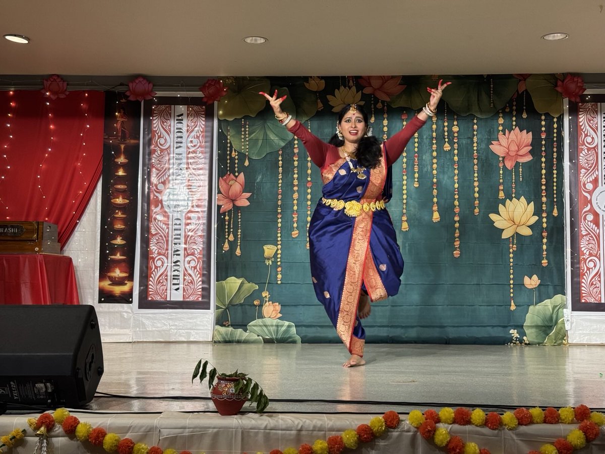 JeffKibbleCML's tweet image. What an amazing night celebrating Durga Puja with the Victoria Bengali Cultural Society! Angel and I had the opportunity to attend this vibrant festival which brought together the Bengali community from across Vancouver Island. People of all ages and backgrounds came together for…
