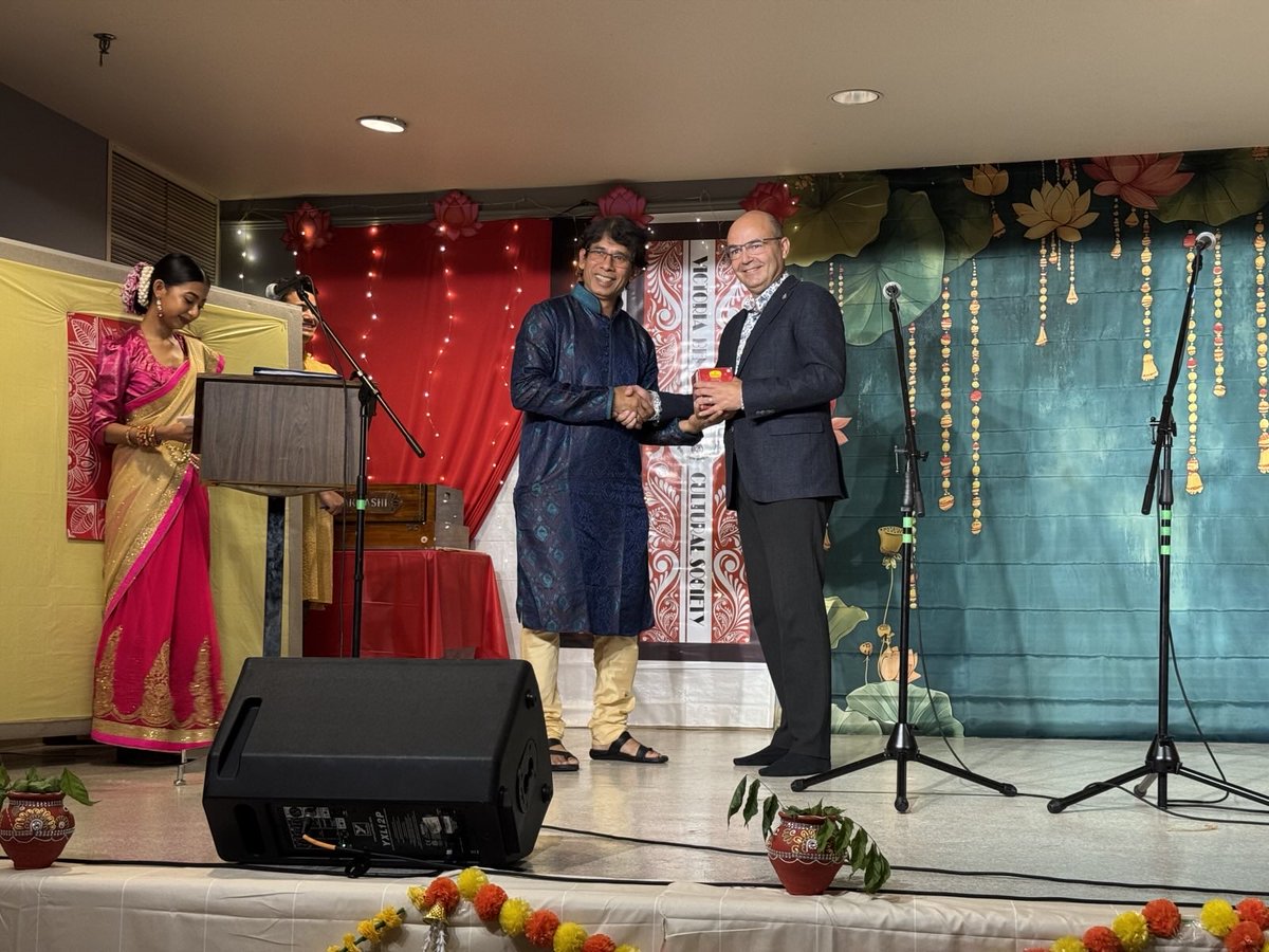 JeffKibbleCML's tweet image. What an amazing night celebrating Durga Puja with the Victoria Bengali Cultural Society! Angel and I had the opportunity to attend this vibrant festival which brought together the Bengali community from across Vancouver Island. People of all ages and backgrounds came together for…