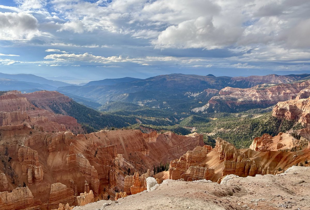 bchambers1's tweet image. Cedar City Utah was showing off! Wow! 

#UtahOutdoors #SUU #FallColors @CedarCityUtah @SUUThunderbirds