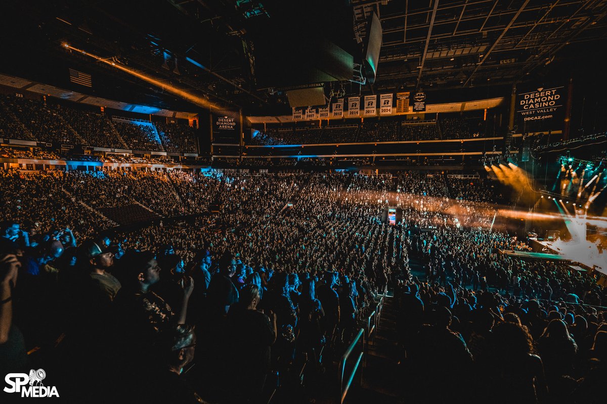threedaysgrace's tweet photo. Glendale, you were unreal!! 🤘🙏
Counting down the hours until we hit the stage in Albuquerque TONIGHT!
📷 @SPMediaAZ
#ThreeDaysGrace #BreakingBenjamin #ReturnToDust #Glendale #Arizona #USA https://t.co/c9jTDLWp61