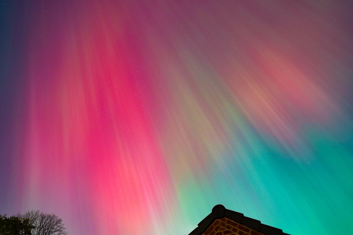cumbrianbluess's tweet image. This time last year, what a stunning display of the Northern Lights as seen from Wakefield, West Yorkshire #Aurora #NorthernLights