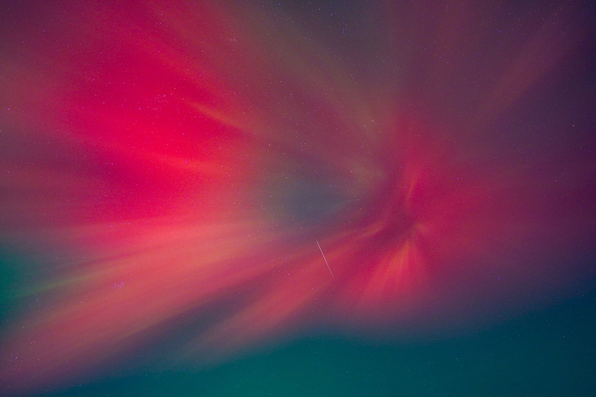 cumbrianbluess's tweet image. This time last year, what a stunning display of the Northern Lights as seen from Wakefield, West Yorkshire #Aurora #NorthernLights