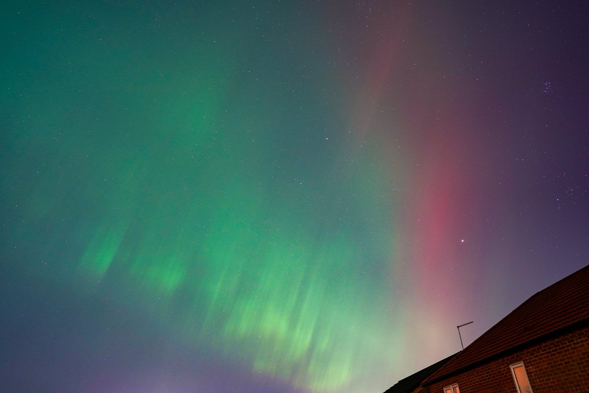 cumbrianbluess's tweet image. This time last year, what a stunning display of the Northern Lights as seen from Wakefield, West Yorkshire #Aurora #NorthernLights