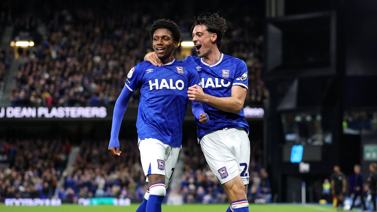 Champchatpod24's tweet image. 🔥 The clubs who have scored the most goals in the Championship so far this season:
1️⃣: Coventry City - 27
2️⃣: Bristol City - 15
➡️: Ipswich Town - 15
3️⃣: Hull City - 14
➡️: Wrexham - 14
#BristolCity #PUSB #HCAFC #ITFC #WxmAFC