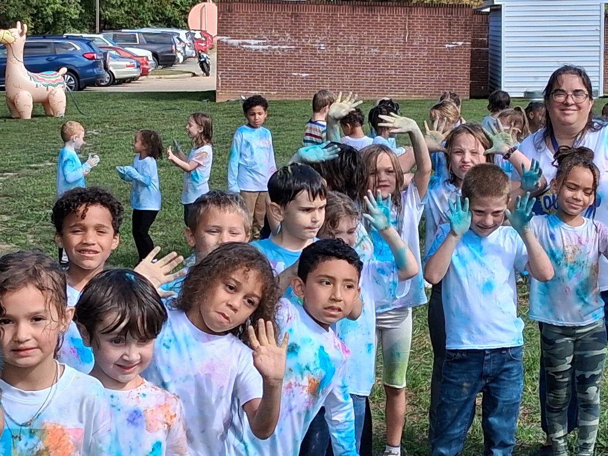 computeramy143's tweet photo. #colorRun2025 #WeAreCuCPS #ccesdukes #1stGrade https://t.co/LuIrPfV0S6