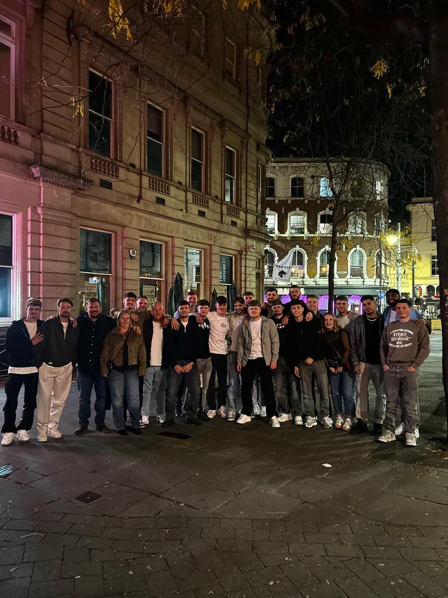 Team night out 🍻 #UTW 🌳💙🖤