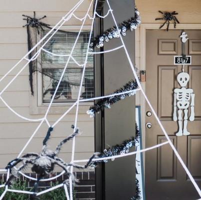 PSEGdelivers's tweet image. #PSEGTips: Gusty winds can pick up outdoor items and potentially cause damage. Be sure to secure any outdoor items like garbage cans, Halloween decorations and patio furniture.