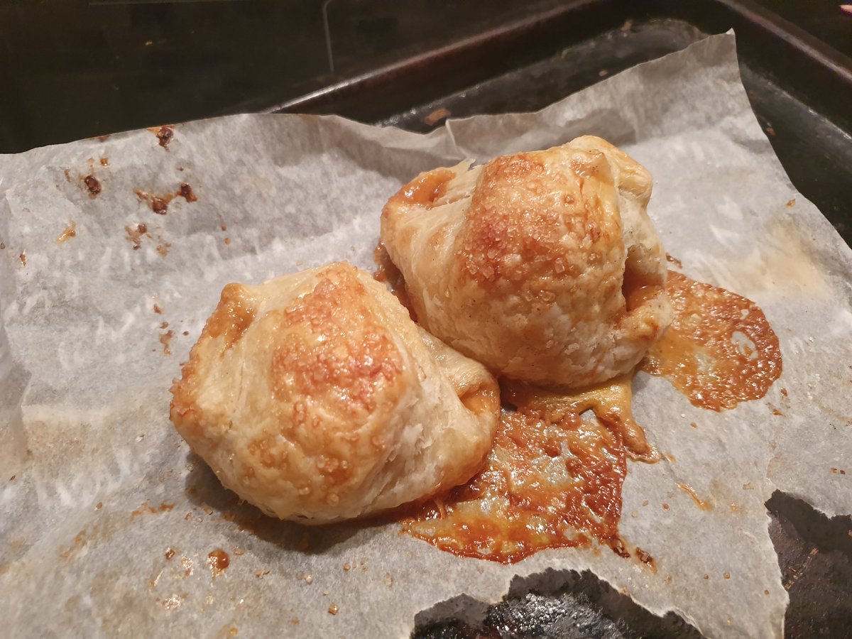 GeorginaPhillip's tweet photo. @BritishBakeOff @janespatisserie For #PastryWeek I cooked the two tiny apples from my apple tree, whole and wrapped in puff pastry ๐๐๐ฅง
#GBBO @BritishBakeOff
I adapted this @SpicyPerspectiv recipe: https://t.co/y9faRXOa3I https://t.co/Kt4SiDc41y