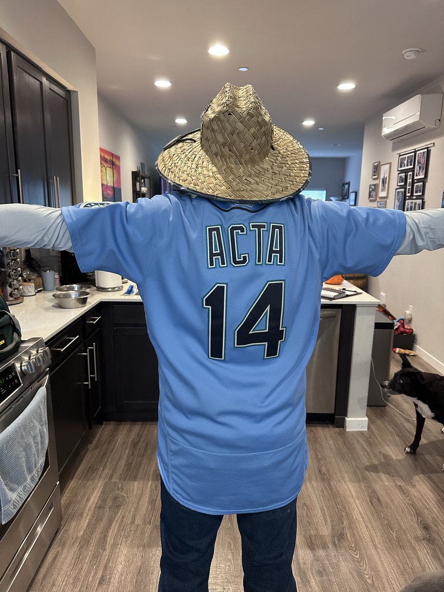 RWillmaser's tweet photo. So much on the line today! As a fan, the biggest responsibility is picking what to wear. There was only one choice for this moment. @MannyActa14 bring it home sir! @rlegendkiller #SombreroBrothers #SeizeTheMoment #SeattleMariners #SodoMojo #RefuseToLose #BeatTheTigers https://t.co/axZoYeaYbp