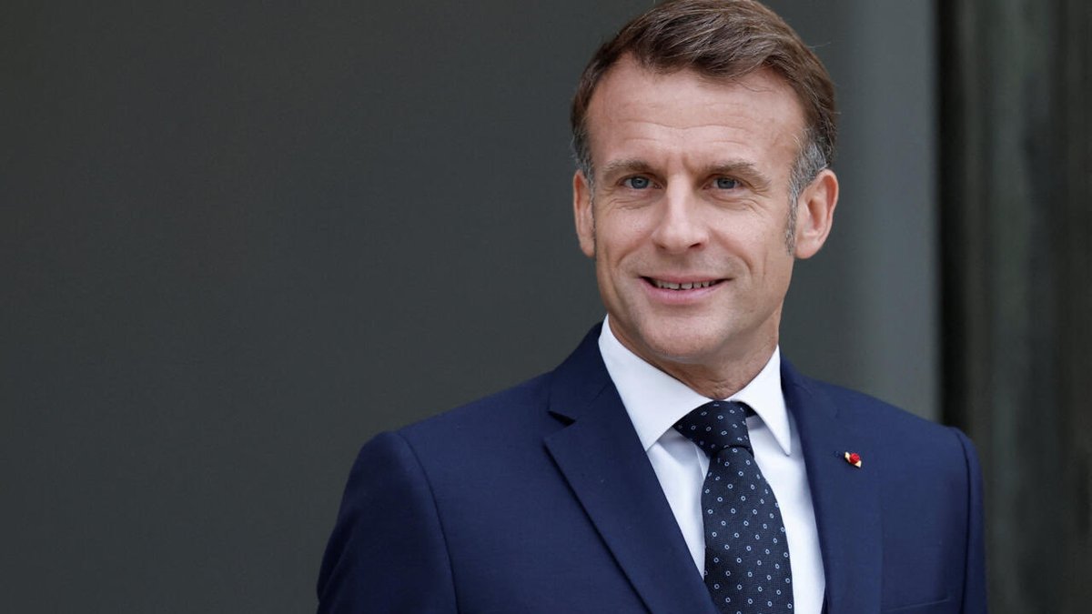 Goldenretour's tweet image. Je n’ai jamais éprouvé la moindre haine envers un président depuis que je vote mais alors lui… Je ne supporte plus les humiliations que ce type nous inflige à chacune de ses sorties médiatiques..! J’en veux à tous ces connards de journalistes corrompus qui le soutiennent encore