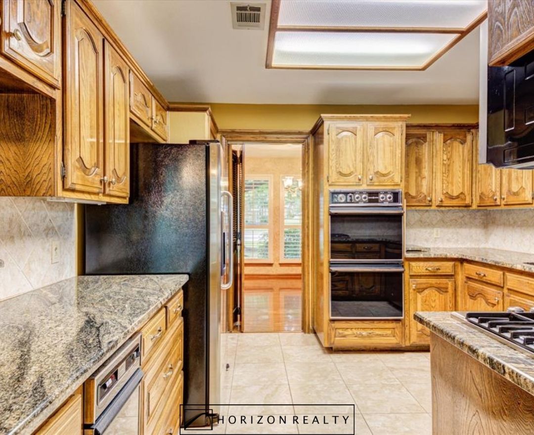 HorizonRealtyTX's tweet image. Horizon Agent, Linda Botello just listed this home that backs to the greenbelt in the heart of Western Oaks! #RealEstate #HorizonRealty #justlisted #realtor #homesweethome
See website: horizonrealtylistings.com/5105-woodcreek…