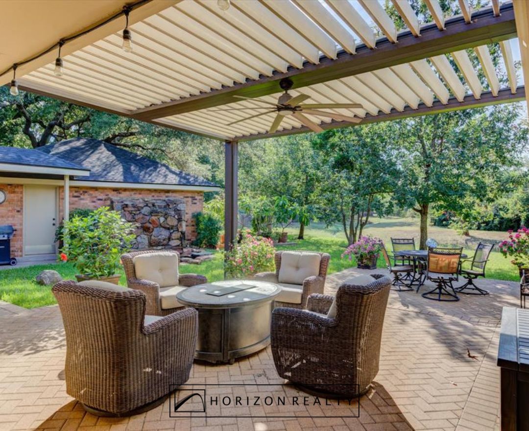 HorizonRealtyTX's tweet image. Horizon Agent, Linda Botello just listed this home that backs to the greenbelt in the heart of Western Oaks! #RealEstate #HorizonRealty #justlisted #realtor #homesweethome
See website: horizonrealtylistings.com/5105-woodcreek…