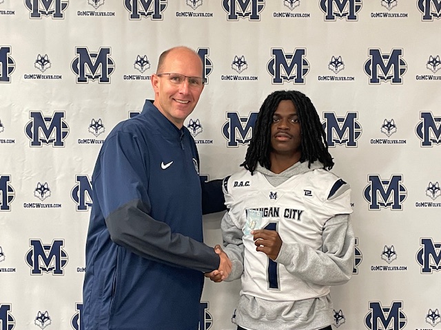 Thank you, Trin Rouse-Hart, for showing great sportsmanship and character while representing our community with class during our FB game vs. Portage!

<a href="/IHSAA1/">IHSAA</a>
 
#ThisIsYourIHSAA 
#FaceofSportsmanship