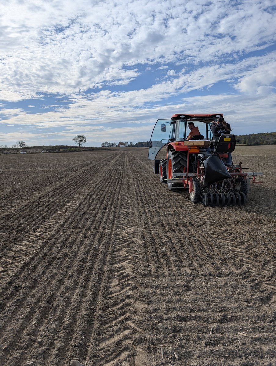 Ellen_Sparry's tweet photo. Last pass for planting our #WinterWheat variety trials and it's a wrap for the #CMSeedsRAD team! #LookingForTheOne #SeriousAboutWheat @thewheatteam https://t.co/Sv8TyO1H0S
