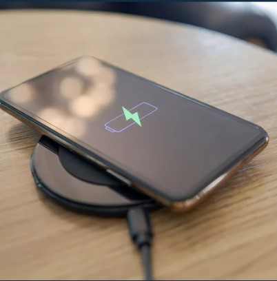 PSEGdelivers's tweet image. #PSEGTips: Charge your phones, tablets, power backups and other mobile devices. If your mobile phone service provides a “hotspot” for areas without internet access, learn how to use it.