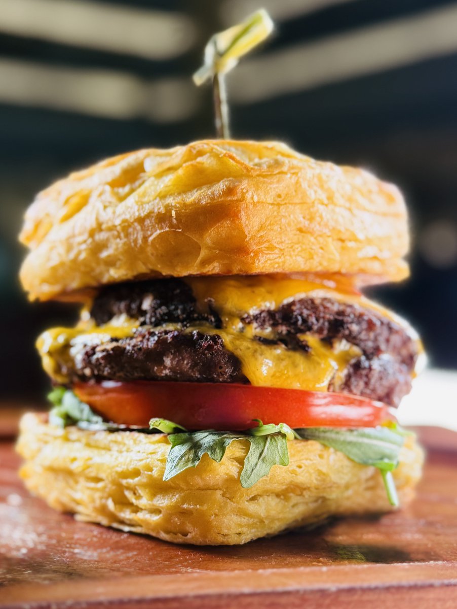 hyattatlanta's tweet image. 💚 For #WorldMentalHealthDay our team went green and gave back — and we’re proud to share proceeds from @DragonCon food &amp;amp; drink sales are going to @namigeorgia supporting mental health across our state. Every Voodoo Bucket, burger and snack helped make a difference. #dragoncon