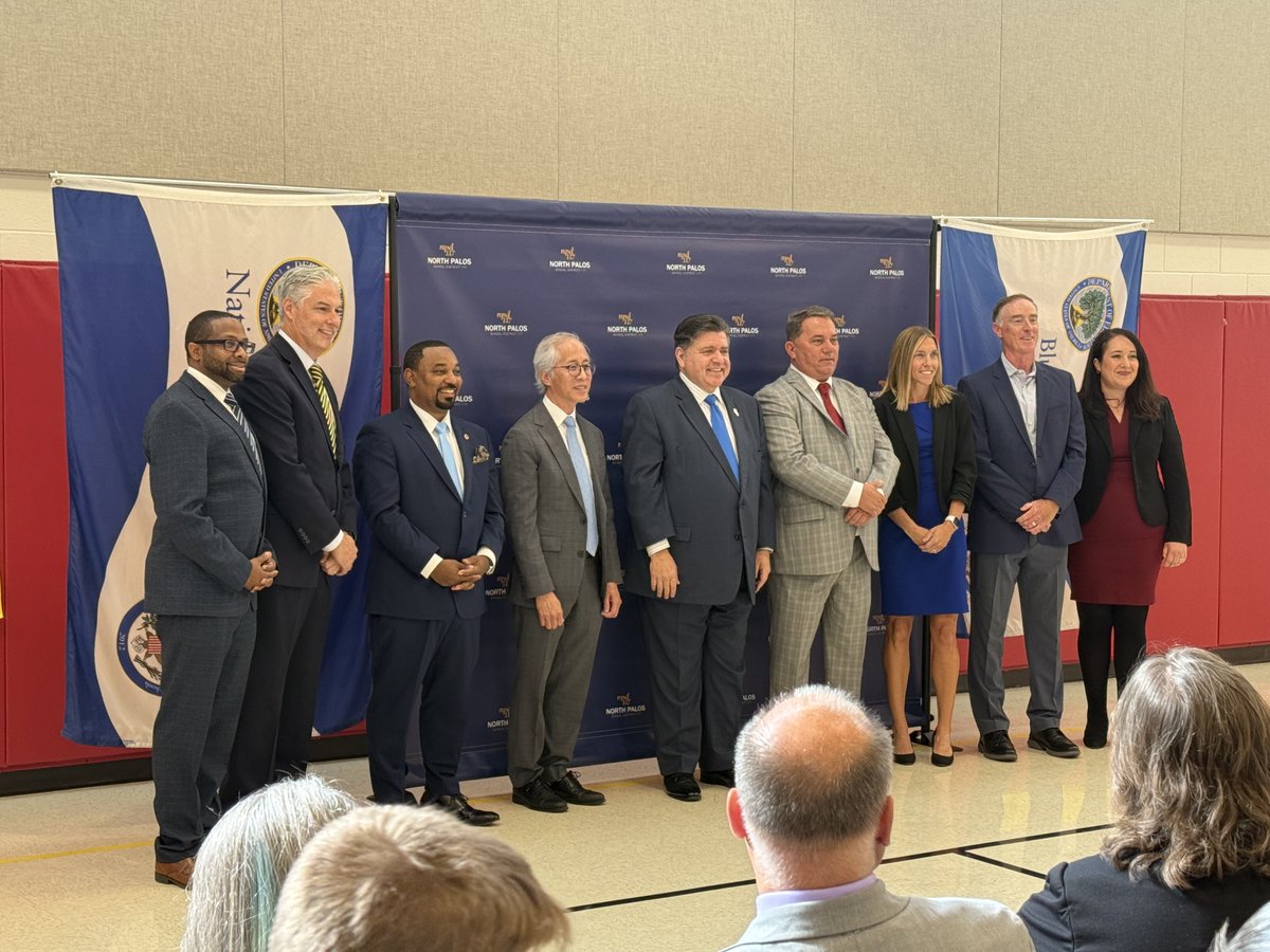 ISBEnews's tweet image. .@StevenIsoye joined @GovPritzker to announce the establishment of the IL Governor’s Blue Ribbon Schools program. 28 schools across IL were honored for demonstrating exemplary academic performance. Congratulations to the 2025 cohort of Blue Ribbon Schools! gov-pritzker-newsroom.prezly.com/gov-pritzker-e…