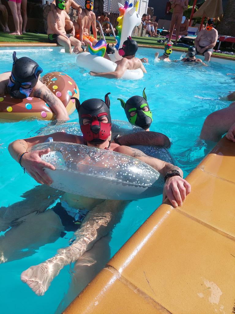 Had the BEST time at the Puppy pool party for Fetish pride 🥰

<a href="/SnkerPupBane/">Alpha Himbo Rubber Pup Bane</a> ❤️
<a href="/JacquesPup/">Pup Jacques</a> 🩷