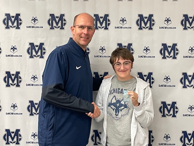 Thank you, Madelyn Parry, for showing great sportsmanship and character while representing our community with class during last night's cross country meet.

<a href="/IHSAA1/">IHSAA</a>

#ThisIsYourIHSAA 
#FaceofSportsmanship