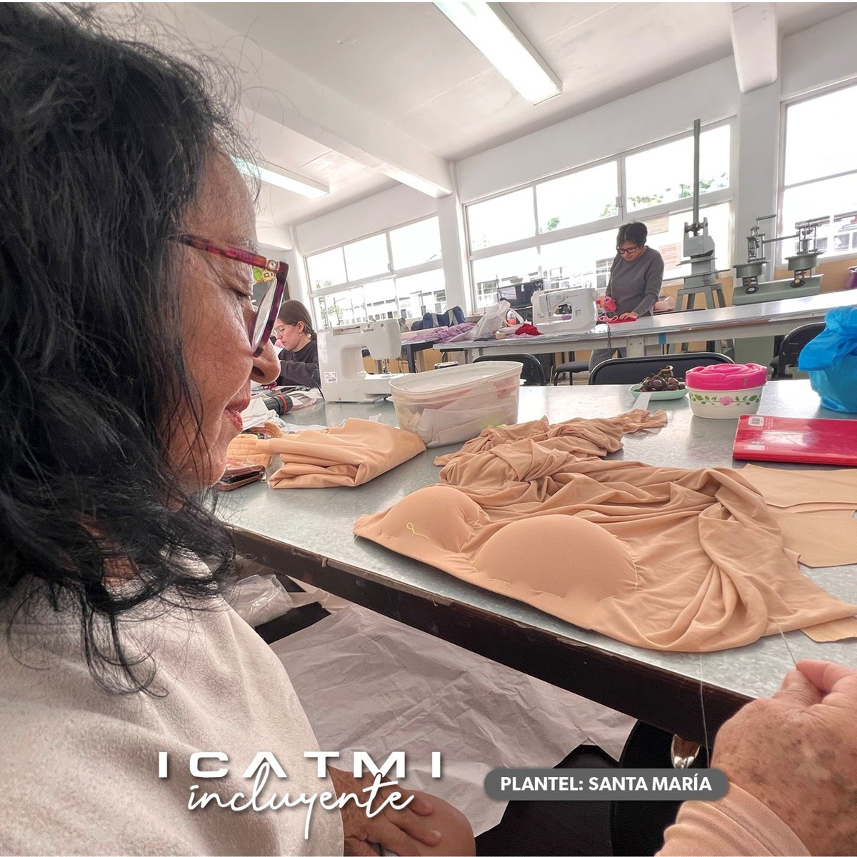 #FOTOGALERIA 📷 Te compartimos momentos de la práctica, durante el curso Lencería Fina para Dama, impartido por la instructora Minerva Rodríguez León.
📷 ¡Gracias por formar parte de Icatmi Santa María! 
#MichoacánEsMejor