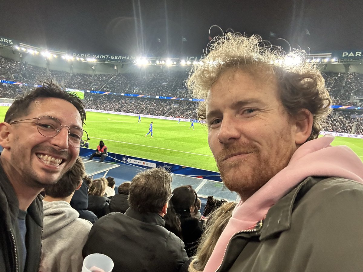 Match de merde mais super soirée. En plus c’est l’anniv de mon poto, merci <a href="/ubereats_fr/">Uber Eats France</a> 🤪