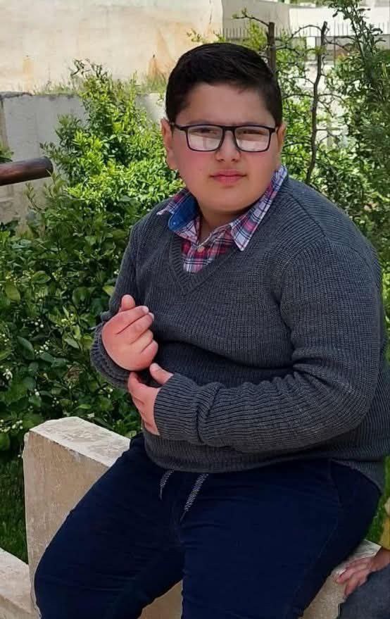 محمد لساه مخطوف وما حدا بيعرف شو عم يعاني وما حدا بيقدر يحس باهله 
ما رح نسكت ورح نضل كل يوم نذكر ونحكي ونطالب ليرجع محمد ويصير بحضن امه وابوه
وتوقف هالمهزلة ويضبوا هالكلاب المسعورة الفلتانة بيننا
#محمد_حيدر